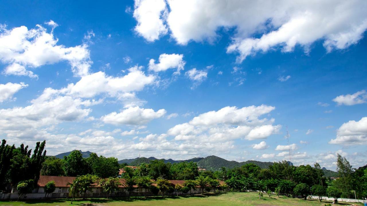 O2 Hotel Lop Buri Exteriér fotografie